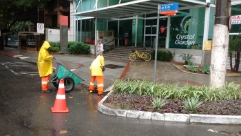 limpeza de ruas pós-chuva