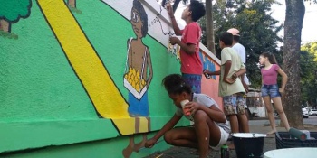 Grafite no muro do Conab contra o trabalho infantil
