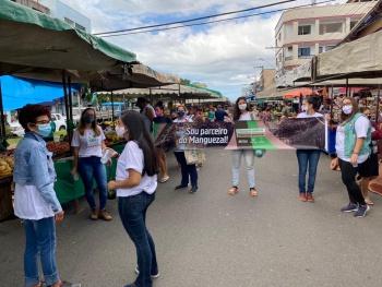 Conscientização sobre manguezal nas feiras livres