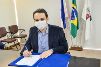 Assinatura Decreto de prorrogação da redução do ISSQS no Centro de Vitória