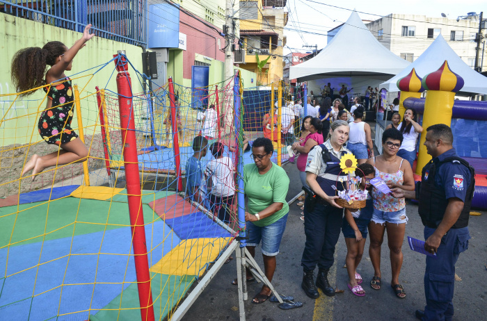 Ação do dia do trabalho no Bairro da Penha