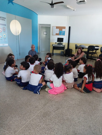 Crianças do Cmei Terezinha Vasconcellos Salvador visitam o Planetário de Vitória