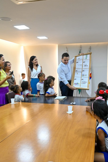 Crianças do Cmei Yolanda Lucas da Silva visitam a sede da Prefeitura de Vitória