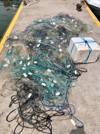 Prefeitura apreende rede de pesca em ação de fiscalização na baía de Vitória