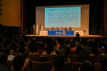 Estudantes da rede municipal de Vitória são reconhecidos por mérito estudantil no Rotary