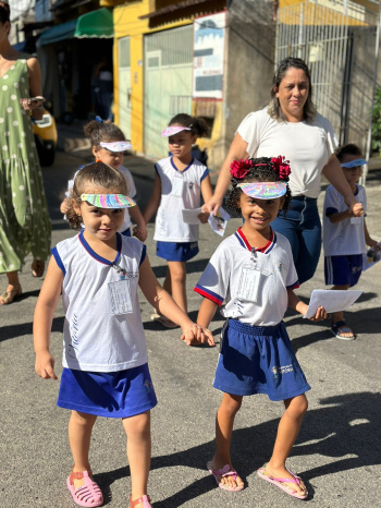 Crianças do Cmei Anisio Spinola Teixeira realizam ação de combate à dengue