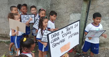 Crianças participam de ação educativa contra a dengue no CMEI Yolanda Lucas