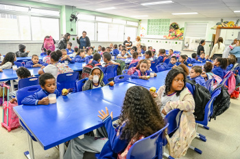 Primeiro dia de aula da EMEF Paulo Roberto no Morro São Benedito