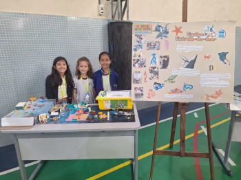 Estudantes da EMEF Maria Madalena apresentam projetos de robótica com LEGO