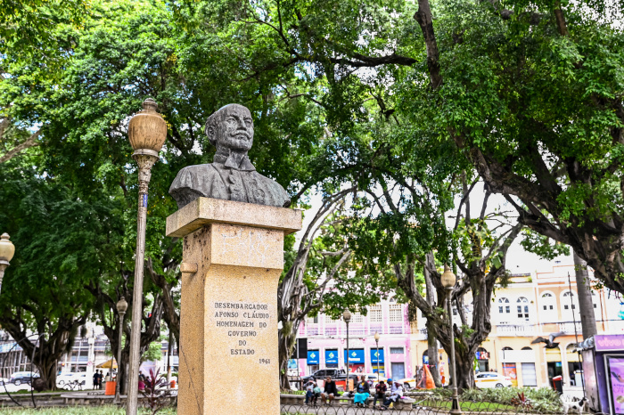 Busto de Afonso Cláudio na Praça Costa Pereira
