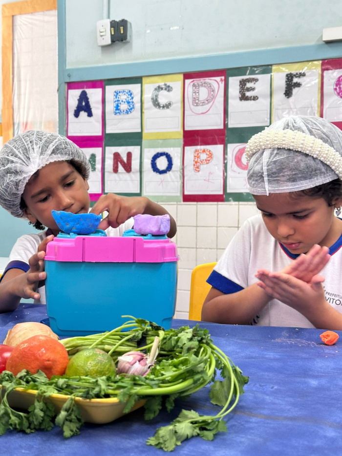 Cmei Lídia Rocha Feitosa celebram moqueca capixaba com aprendizado e cultura
