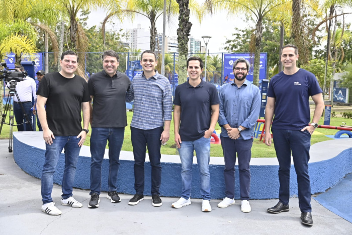 Entrega das quadras de basquete e futebol da região da Guarderia