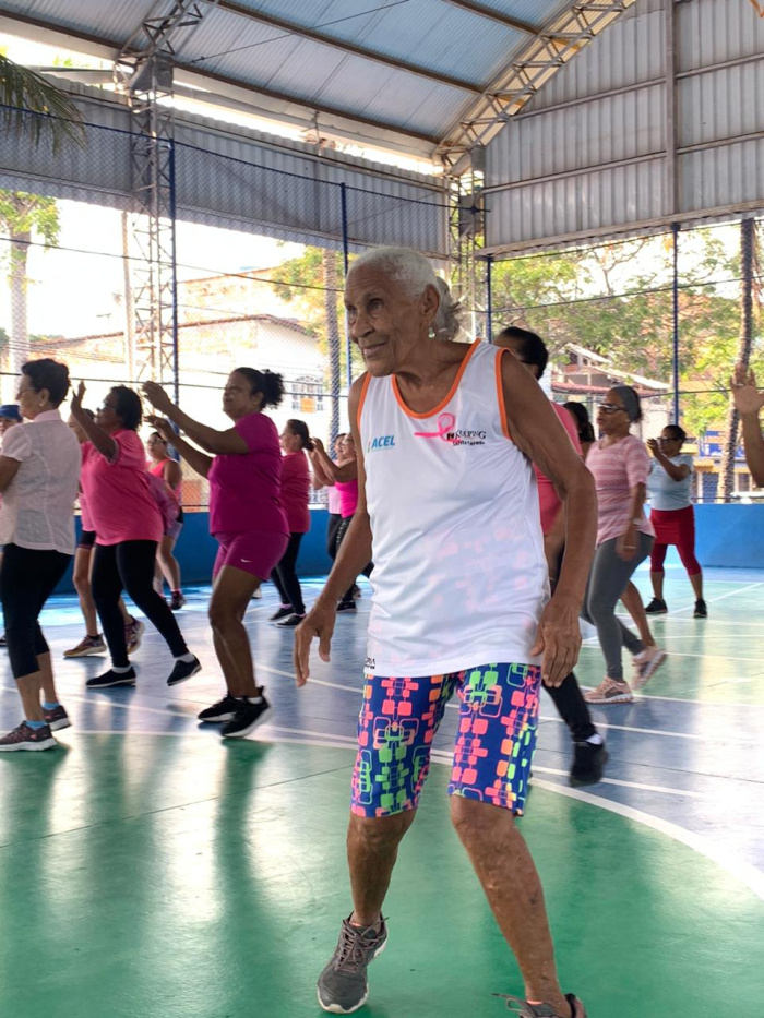 Dona Ormantina não deixa de interagir com os serviços da Prefeitura de Vitória