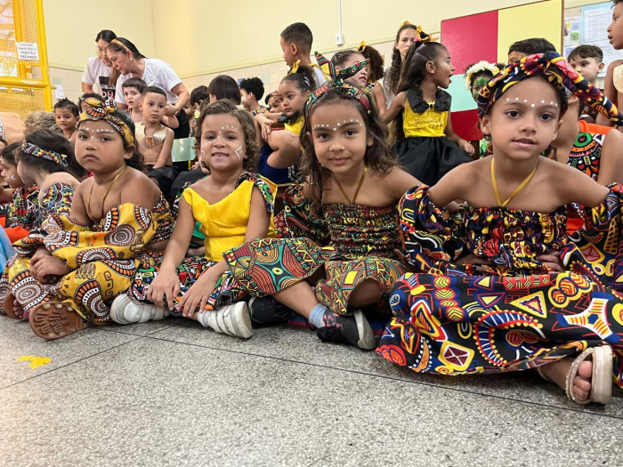 CMEI Ocarlina Nunes Andrade promove musical reforçando compromisso com currículo antirracista