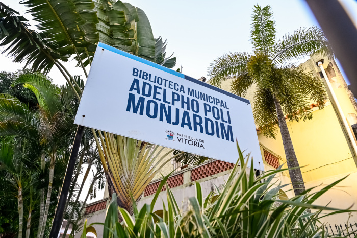 Biblioteca Municipal Adelpho Poli Monjardim