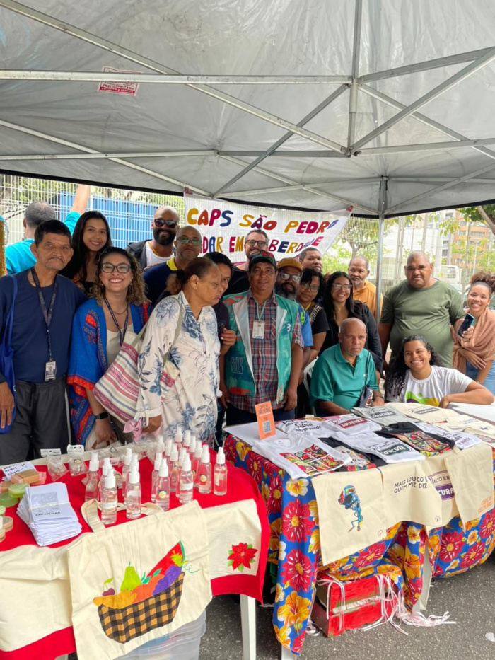 Luta Antimanicomial: usuários do CAPS realizam exposição de materiais artísticos