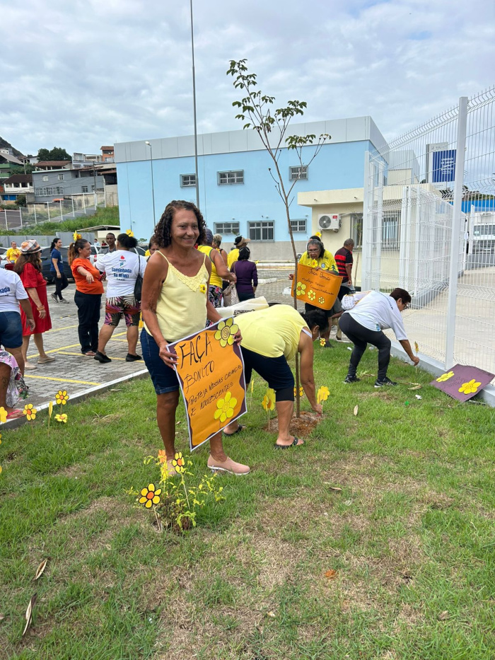 Crianças, adolescentes e idosos ocupam as ruas de Santo Antônio para exigir o fim da violência