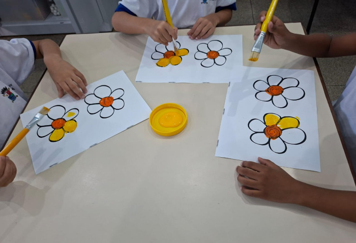 Escolas da rede municipal realizam atividades do Maio Laranja