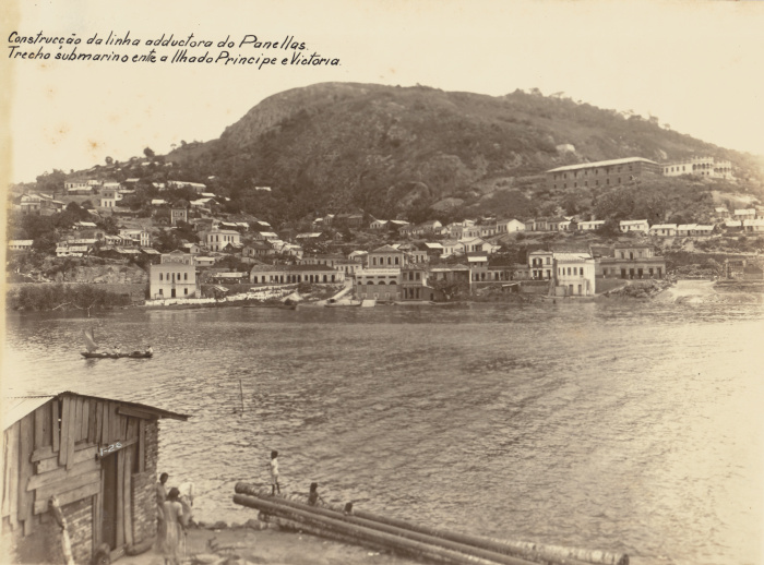 No alto, à direita, Palácio das Águias e Caixa D´água no Morro Santa Clara. Década de 1920