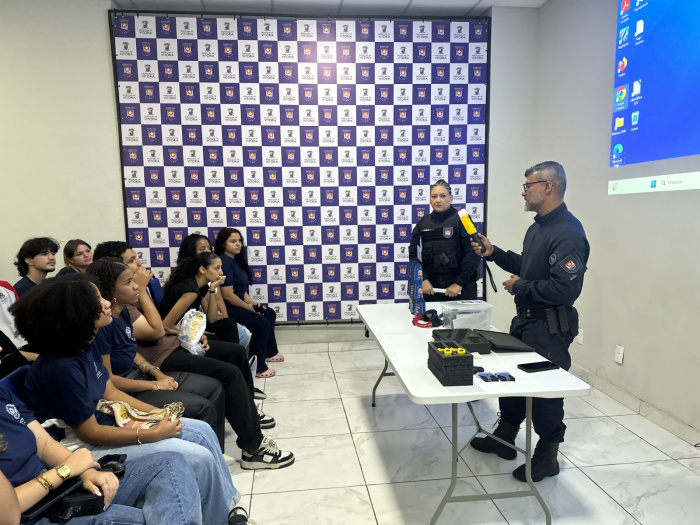 Estudantes conhecem estrutura e tecnologia da Guarda de Vitória