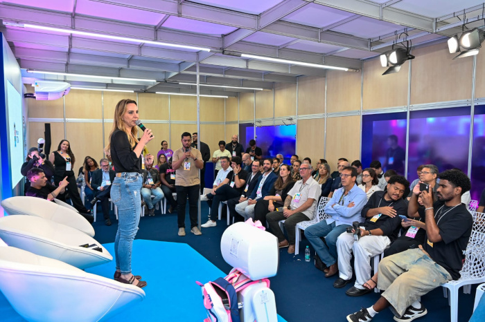 Painel durante o ESX 2026
