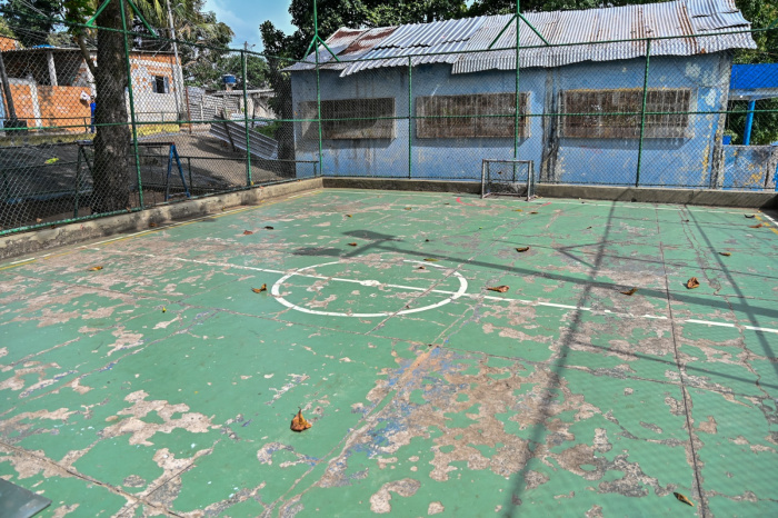A quadra esportiva será ampliada e receberá novo piso, enquanto o playground será realocado