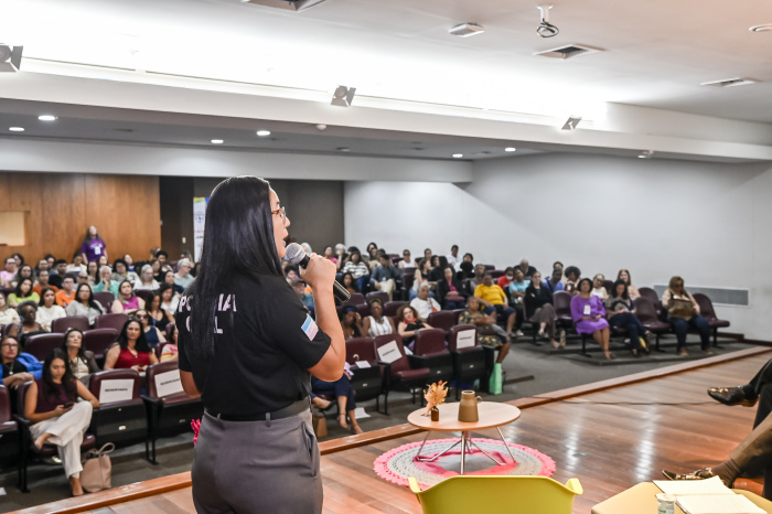 Seminário de Violência de Golpes Digitais em Idosos