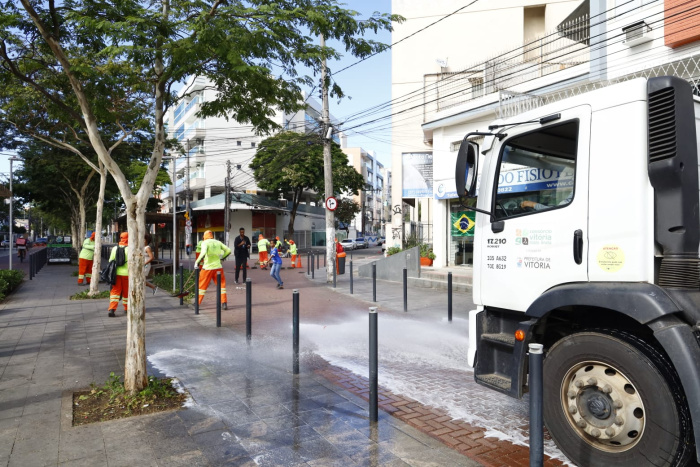 Rua da Lama recebe ação especial de lavagem neste sábado