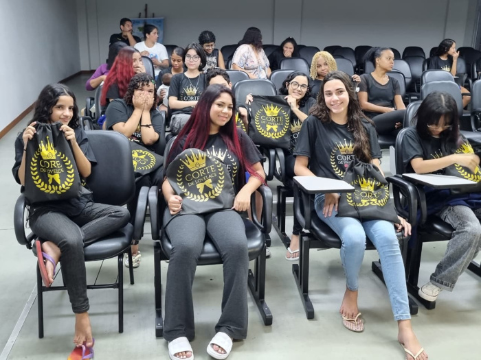 Estudantes de Vitória iniciam formação em programação e robótica