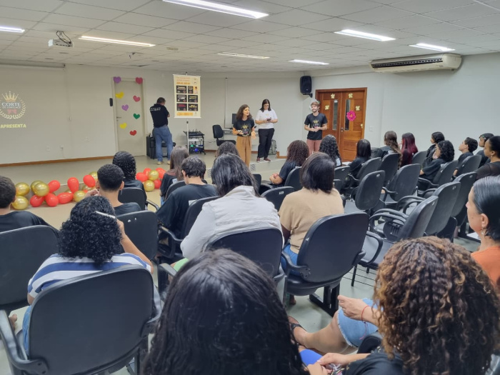 Estudantes de Vitória iniciam formação em programação e robótica