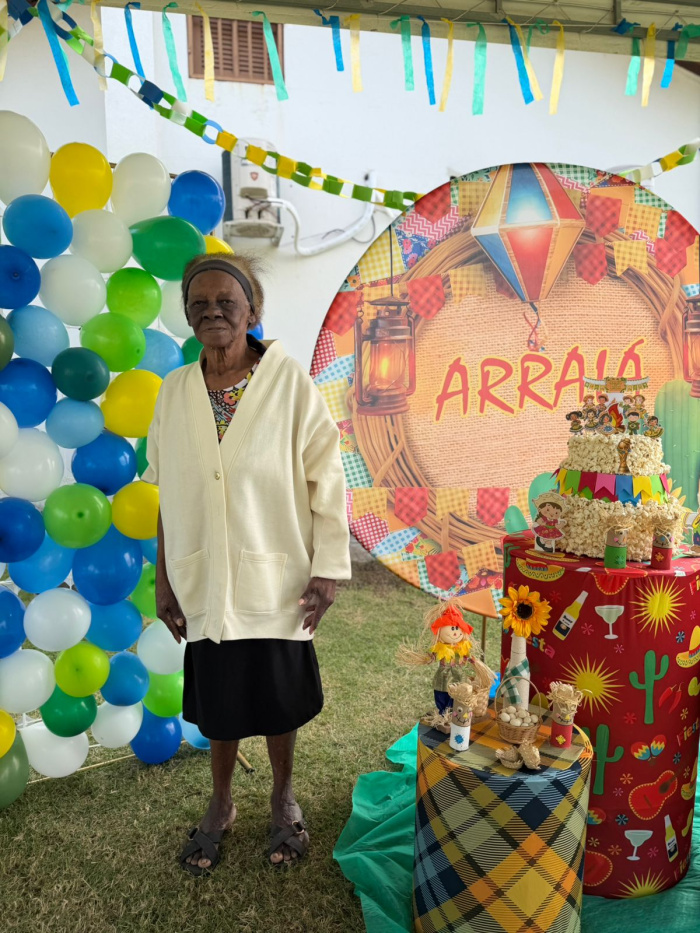 Dona Dorvalina na festa do Cras Alaídes dos Anjos