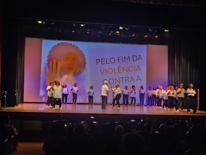 Apresentação do espetáculo Resistência feminina: vidas em movimento