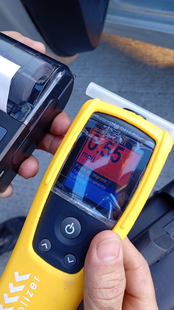 Motorista embriagado é detido pela Guarda de Vitória após bater com carro em praça