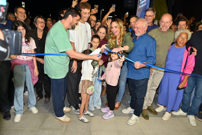 Descerramento da placa inaugural na Inauguração do Canal de Camburi