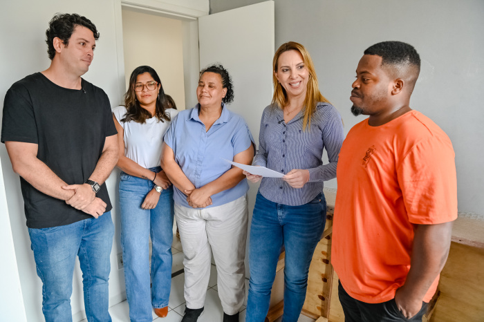 Entrega de Bônus Moradia do Programa Casa Feliz e Segura no bairro Jabaeté em Vila Velha