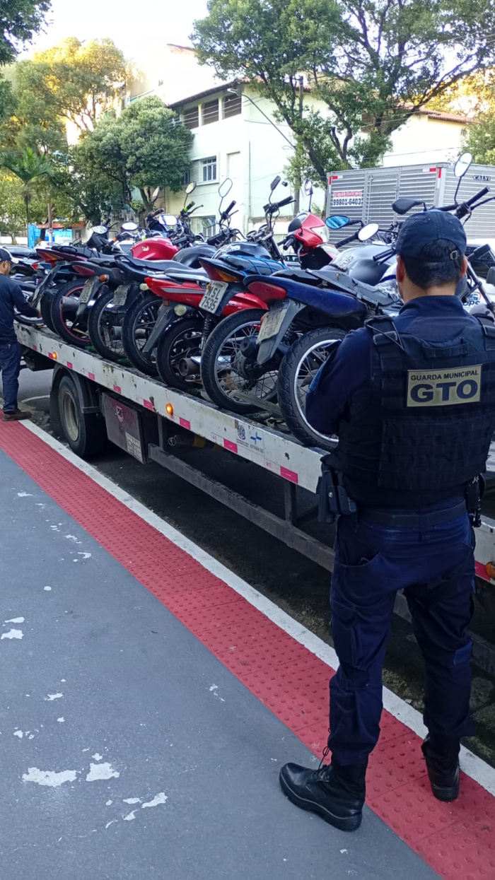 Blitz da Guarda de Vitória flagra 10 condutores sem CNH e 8 motocicletas com irregularidades