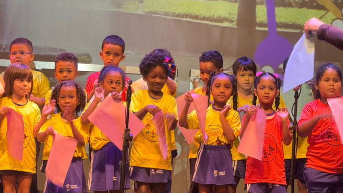 Crianças de Cmei da Piedade apresentam musicalização no Palácio da Cultura Sônia Cabral