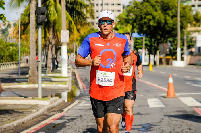 Roberto Diniz participando da primeira edição da Meia Maratona de Vitória em 2017
