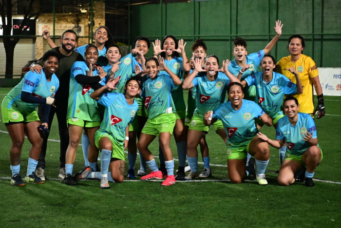 Time feminino Luso Serrano comemora avanço para as quartas de final