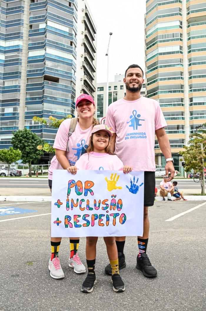 Caminhada da Inclusão reúne famílias em mobilização pelos direitos das pessoas com deficiência