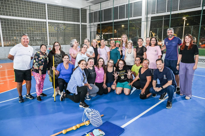 Entrega de kits de materias esportivos nos Núcleos de Futsal e Ginástica Noturna de Jardim da Penha