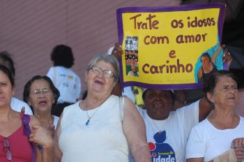 Ato púlico contra a violência contra o idoso