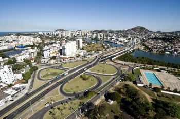 Panorâmica da avenida Fernando Ferrari em direção à Avenida Nossa Senhora da Penha