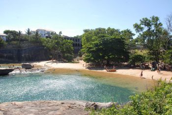 Praia das castanheiras na Ilha do Frade
