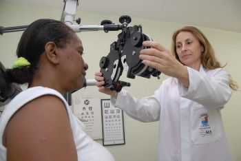 exame oftalmolígico em paciente negra