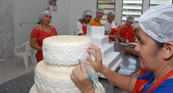 Oficina de bolo artístico no CRAS