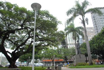 Novas luminárias na Praça Getúlio Vargas, no Centro