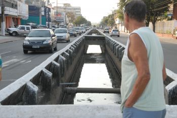 Valão na Avenida Leitão da Silva