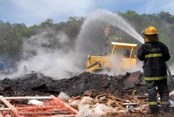 Incêndio em Goiabeiras: Defesa Civil e Corpo de Bombeiros controlam as chamas