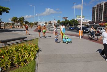 Orla - calçadão da Praia de Camburi